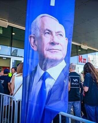 בוחרי הליכוד ממתינים להיכנס לקלפי | אבשלום ששוני, פלאש 90