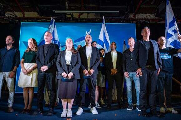 יועז הנדל, חילי טרופר וחברי מפלגת "המילואימניקים" | יונתן זינדל, פלאש 90