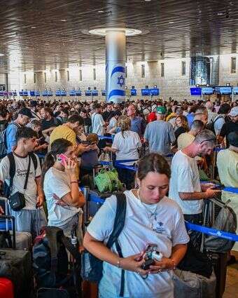 אלפי נוסעים ממתינים לטיסות. השביתה היום | אבשלום ששוני פלאש90 אלפי נוסעים ממתינים לטיסות. השביתה היום | אבשלום ששוני פלאש90