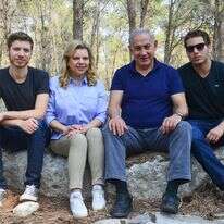 רה"מ נתניהו, רעייתו שרה ובניהם יאיר ואבנר בתל גזר וביער מגשימים, במהלך חג הסוכות התשע"ז, 2016 | קובי גדעון, לע"מ