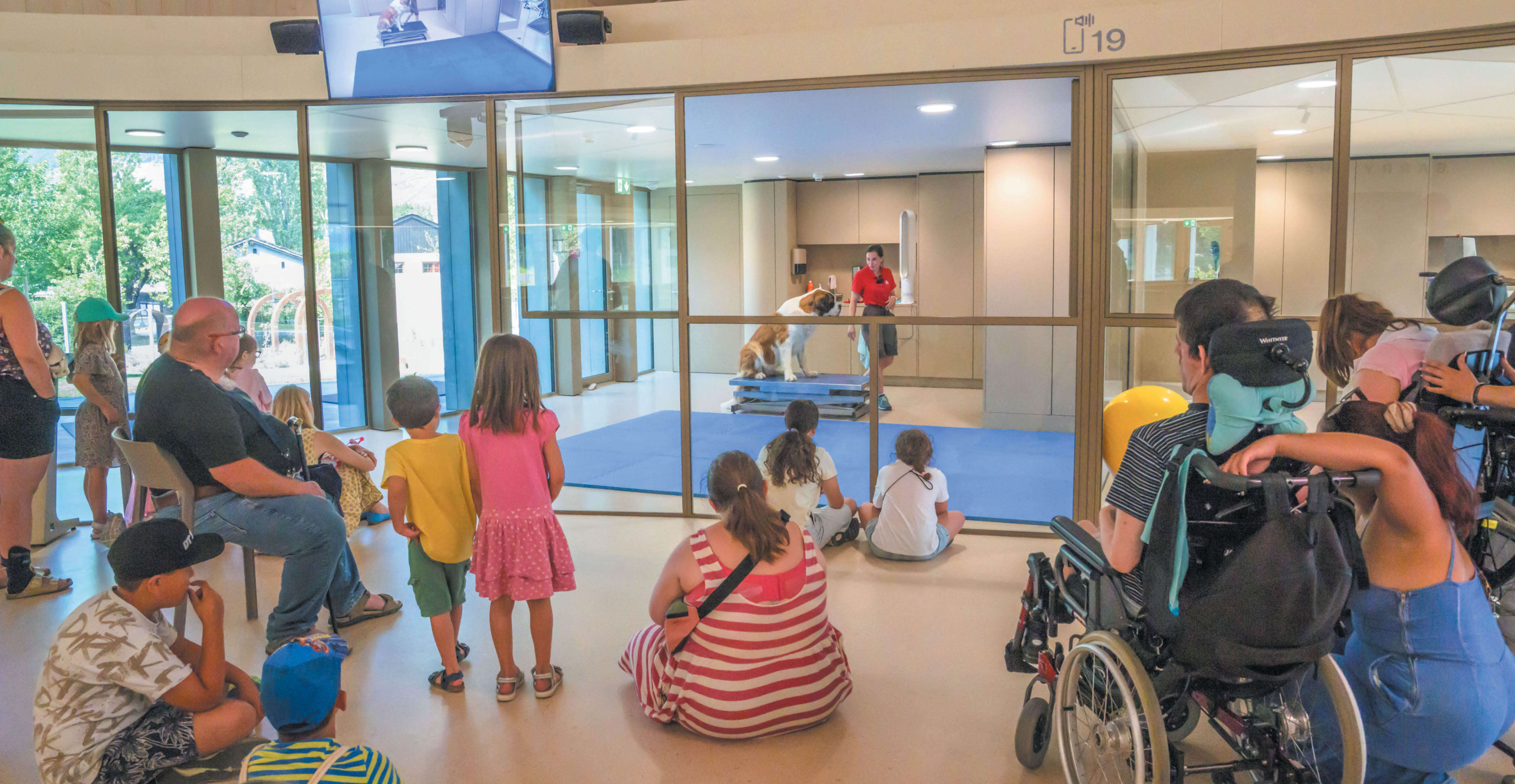 בנוי בצורת כף רגל של כלב. הדגמה מתחם המבקרים בעיירה מרטיני | מישל קוראל, הוושינגטון פוסט בנוי בצורת כף רגל של כלב. הדגמה מתחם המבקרים בעיירה מרטיני | מישל קוראל, הוושינגטון פוסט