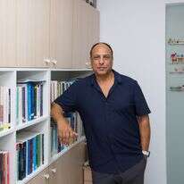יזהר שער | לירון מולדובן יזהר שער | לירון מולדובן