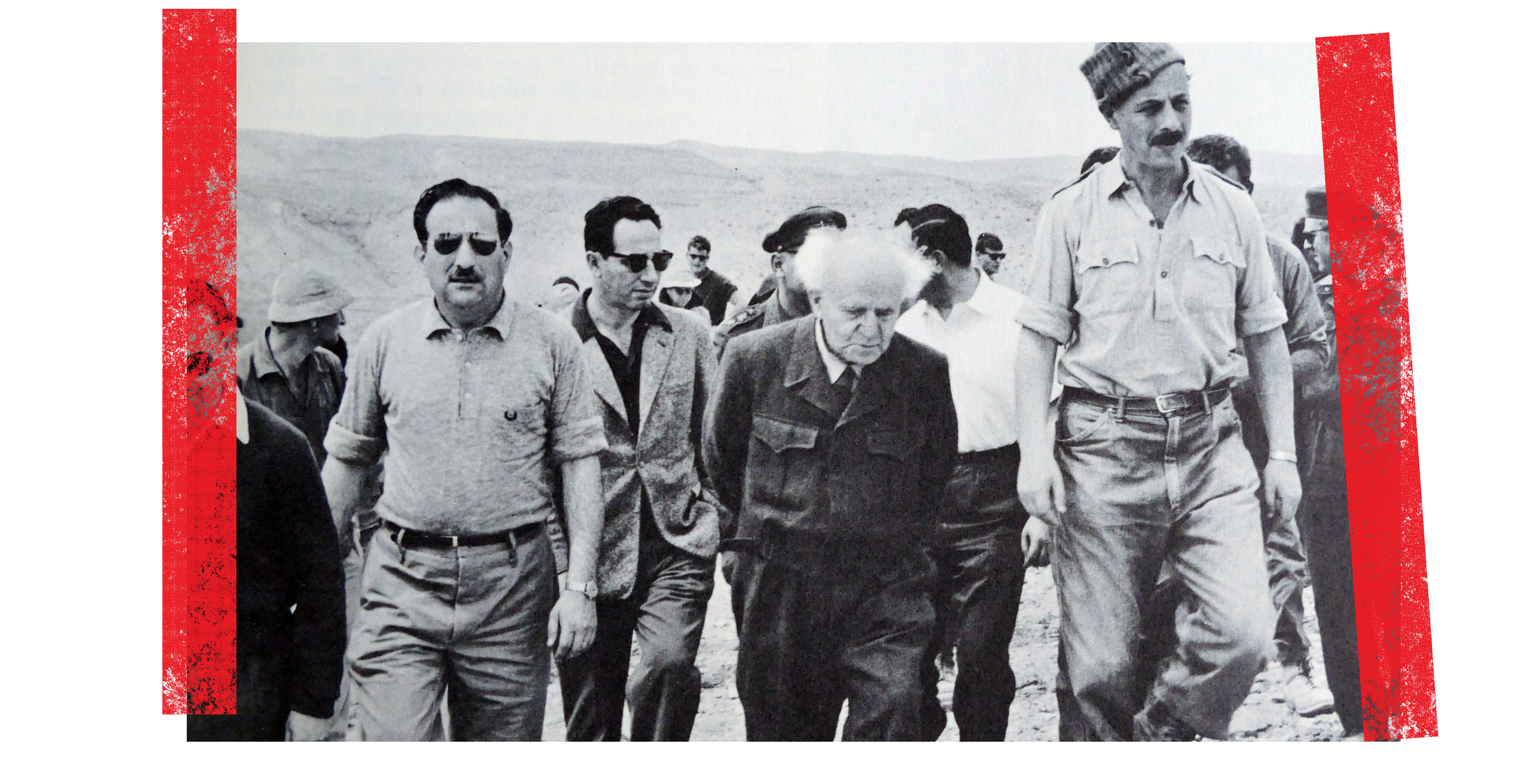 פרס לצד דוד בן־גוריון, בסיור במדבר יהודה | GettyImages