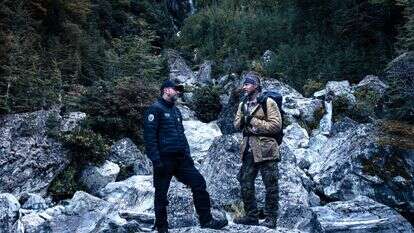 בלב הפרא | Director David Ayer and Brad Pitt on the set of Heart of the Beast from Paramount Pictures. בלב הפרא | Director David Ayer and Brad Pitt on the set of Heart of the Beast from Paramount Pictures.