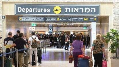 נוסעים בנמלך התעופה בן גוריון | מיכאל יערי, פלאש 90 נוסעים בנמלך התעופה בן גוריון | מיכאל יערי, פלאש 90