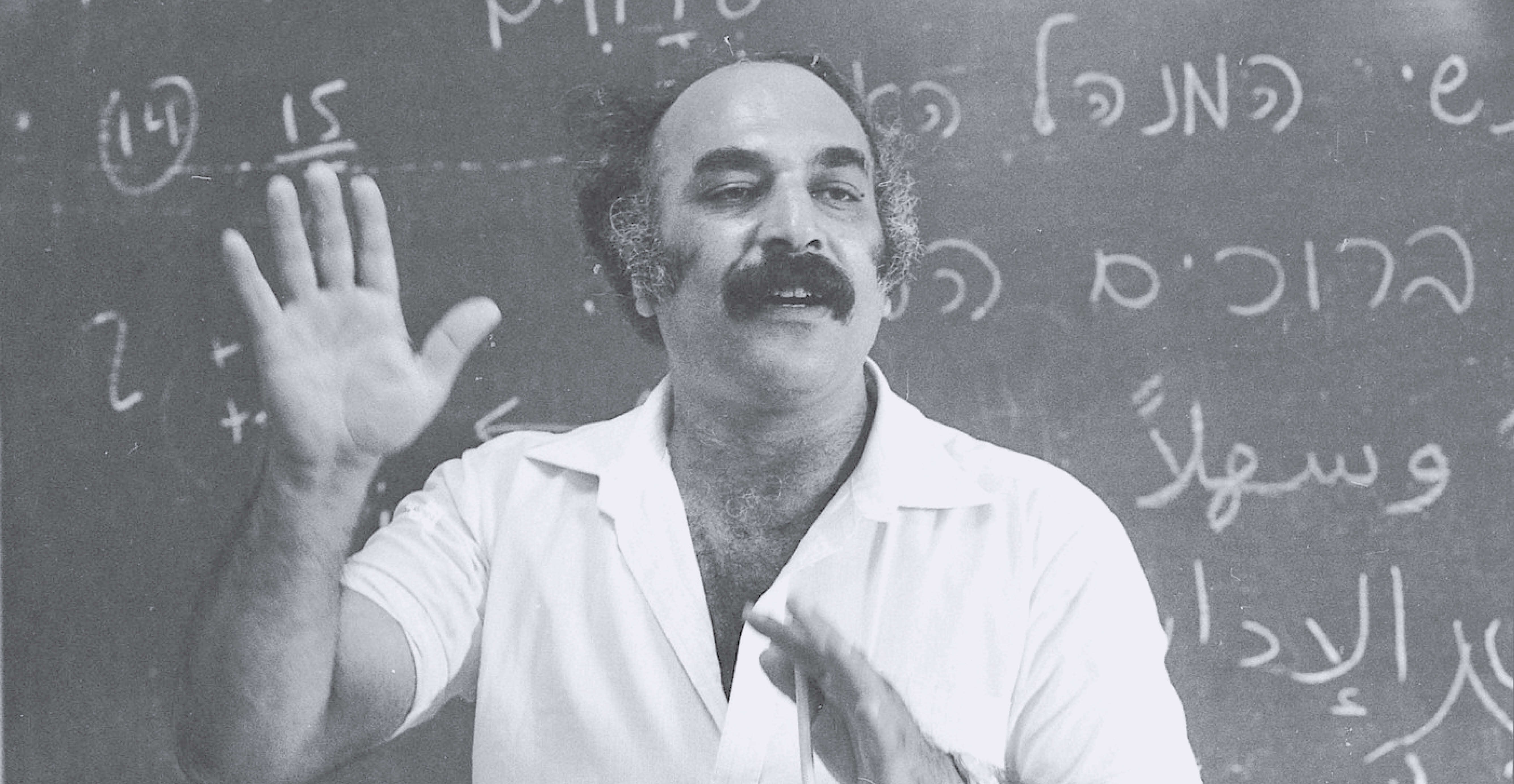 "ערבי מחמד". המורה עלי אדיב חסן יחיא, לימים שגריר ישראל ביוון ובפינלנד | ארכיון דן הדני, האוסף הלאומי ע"ש משפחת פריצקר, הספריה הלאומית "ערבי מחמד". המורה עלי אדיב חסן יחיא, לימים שגריר ישראל ביוון ובפינלנד | ארכיון דן הדני, האוסף הלאומי ע"ש משפחת פריצקר, הספריה הלאומית