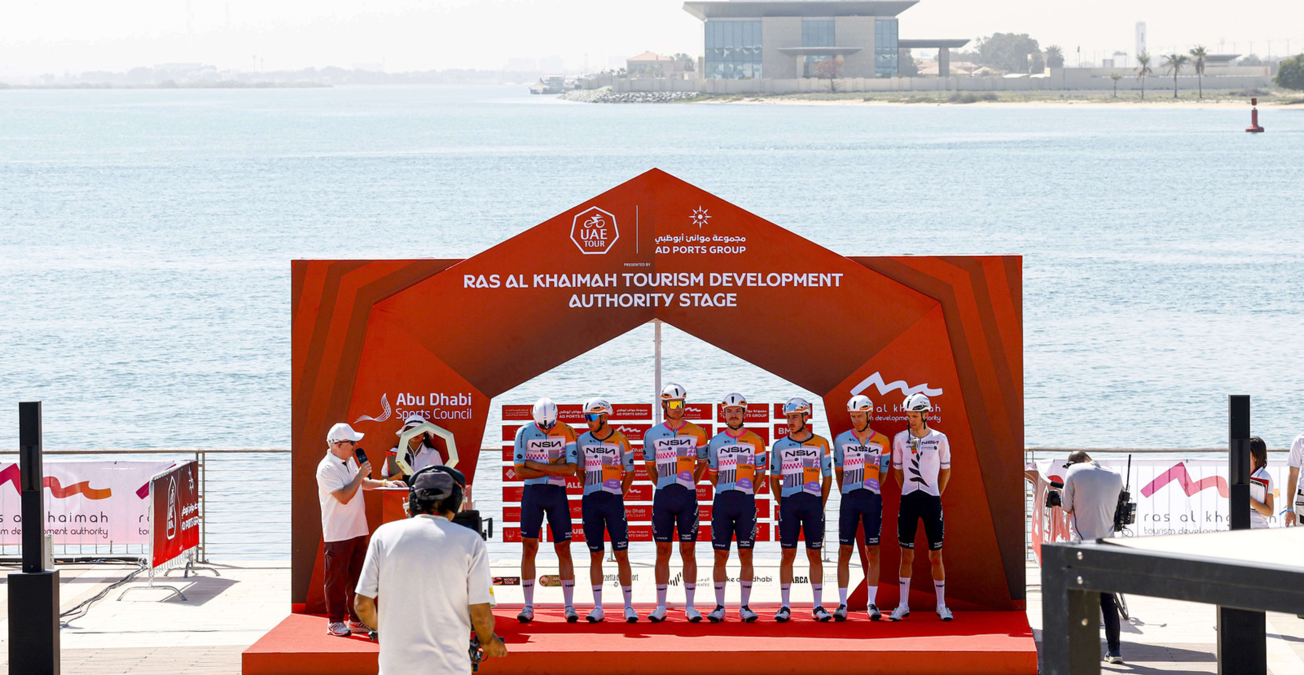 צוחקים ומבלים הרבה זמן יחד. עם קבוצת NSN Cycling הרכיבהTeam | SprintCyclingAgency צוחקים ומבלים הרבה זמן יחד. עם קבוצת NSN Cycling הרכיבהTeam | SprintCyclingAgency