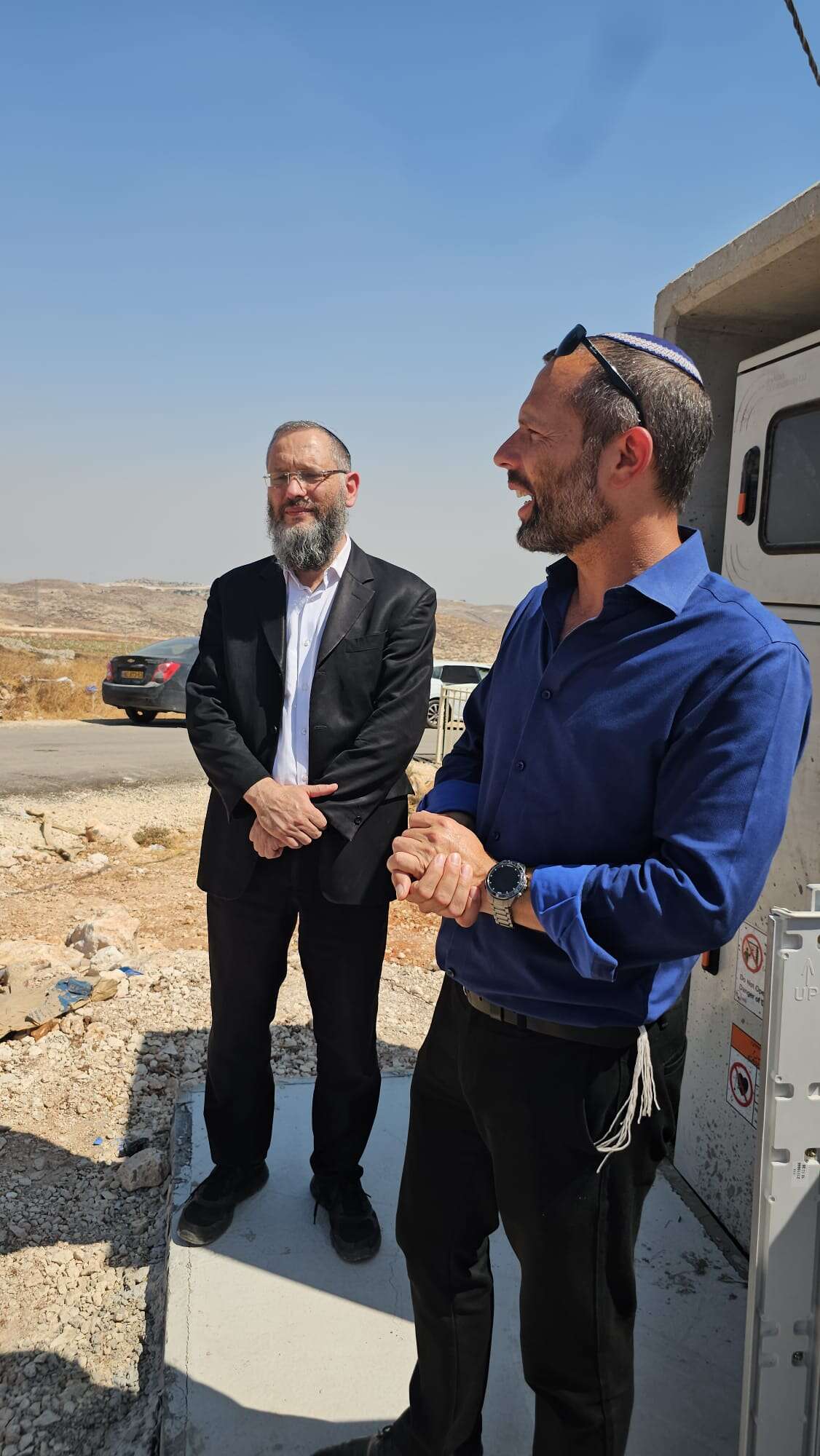 ראש מועצבת בנימין ישראל גנץ ורב היישוב בית-אל הרב אריאל בראלי, בחווה החקלאית מגרון | דוברות מועצת בנימין ראש מועצבת בנימין ישראל גנץ ורב היישוב בית-אל הרב אריאל בראלי, בחווה החקלאית מגרון | דוברות מועצת בנימין
