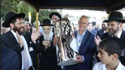 טקס הכנסת ספר תורה לזכר הנופלים במרכז הרפואי שערי צדק | עזרא לנדאו