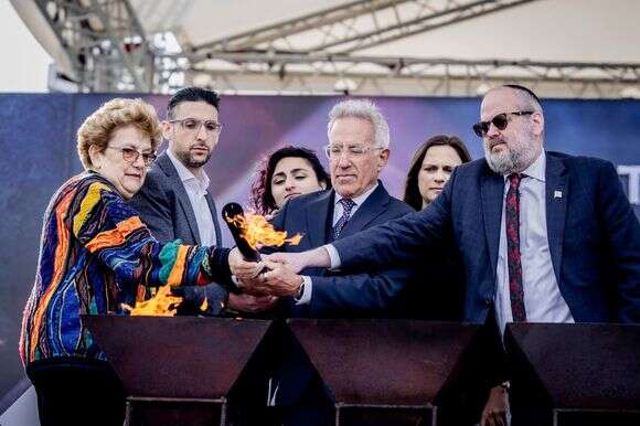 יוני פינליי, שורד הפיגוע במנצ'סטר: מאושוויץ ועד יום כיפור | בלייק עזרא יוני פינליי, שורד הפיגוע במנצ'סטר: מאושוויץ ועד יום כיפור | בלייק עזרא