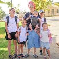 אביגיל טחובר הופמן עם ילדיה בפתיחת שנת הלימודים ב-1 בספטמבר | פרטי אביגיל טחובר הופמן עם ילדיה בפתיחת שנת הלימודים ב-1 בספטמבר | פרטי