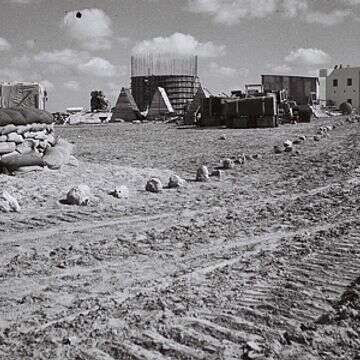 "חשנו את משק כנפי ההיסטוריה". קיבוץ בארי, 1947 | זולטן קלוגר, לע"מ
