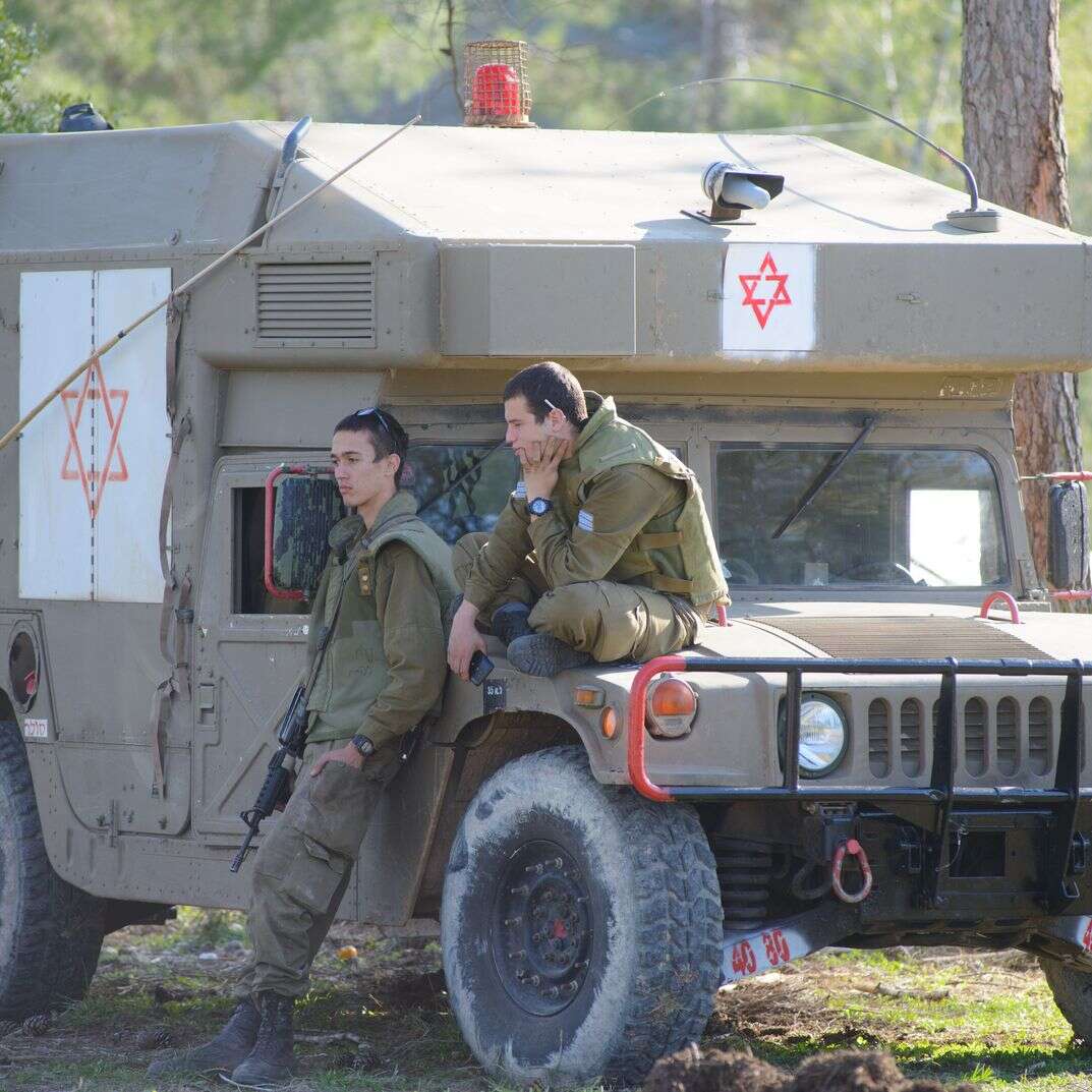 אמבולנס צבאי סמוך לגבול הצפון, ארכיון | אייל מרגולין-ג׳יני