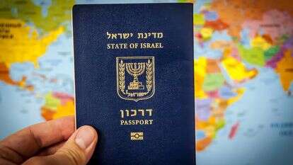 דרכון ישראלי - אילוסטרציה | שאטרסטוק דרכון ישראלי - אילוסטרציה | שאטרסטוק
