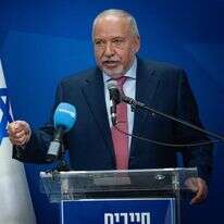 יו"ר ישראל ביתנו, אביגדור ליברמן, בחדר סיעתו בכנסת | יונתן זינדל, פלאש 90 יו"ר ישראל ביתנו, אביגדור ליברמן, בחדר סיעתו בכנסת | יונתן זינדל, פלאש 90