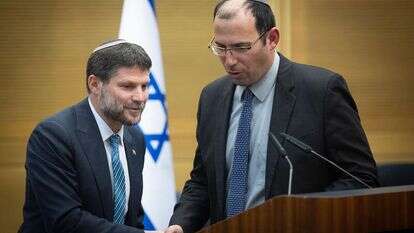 שר האוצר ויו"ר מפלגת הציונות הדתית בצלאל סמוטריץ' וחבר הכנסת שמחה רוטמן | יונתן זינדל, פלאש 90 שר האוצר ויו"ר מפלגת הציונות הדתית בצלאל סמוטריץ' וחבר הכנסת שמחה רוטמן | יונתן זינדל, פלאש 90