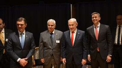 ראש הממשלה בנימין נתניהו לאחר נאומו באו"ם, עם נשיא פרגוואי, נשיא פנמה ונשיא בוליביה | אבי אוחיון / לע״מ ראש הממשלה בנימין נתניהו לאחר נאומו באו"ם, עם נשיא פרגוואי, נשיא פנמה ונשיא בוליביה | אבי אוחיון / לע״מ