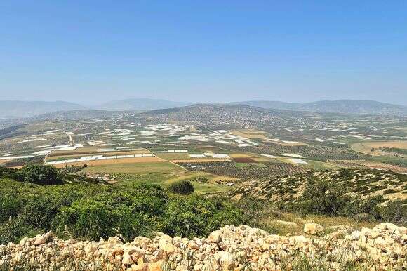 הנוף מפסגת הר בזק | מיר'עולים בלב הארץ הנוף מפסגת הר בזק | מיר'עולים בלב הארץ