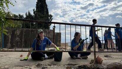 בני נוער התנדבו לשיקום קריית שמונה בחול המועד | השומר החדש בני נוער התנדבו לשיקום קריית שמונה בחול המועד | השומר החדש