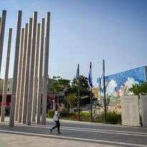 "גן הזיכרון והגבורה" באתר תחנת המשטרה בשדרות שהותקפה ב־7 באוקטובר | מיכאל גלעדי, פלאש 90 "גן הזיכרון והגבורה" באתר תחנת המשטרה בשדרות שהותקפה ב־7 באוקטובר | מיכאל גלעדי, פלאש 90
