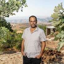 "אני לא מחדש אלא רק אוסף אבני לגו קיימות ושואל מה בונים איתן". נוה | נעמה שטרן