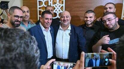 מנסור עבאס ויואב סגלוביץ, במסיבת עיתונאים של מפלגת רע"ם | מיכאל גלעדי / פלאש 90 מנסור עבאס ויואב סגלוביץ, במסיבת עיתונאים של מפלגת רע"ם | מיכאל גלעדי / פלאש 90