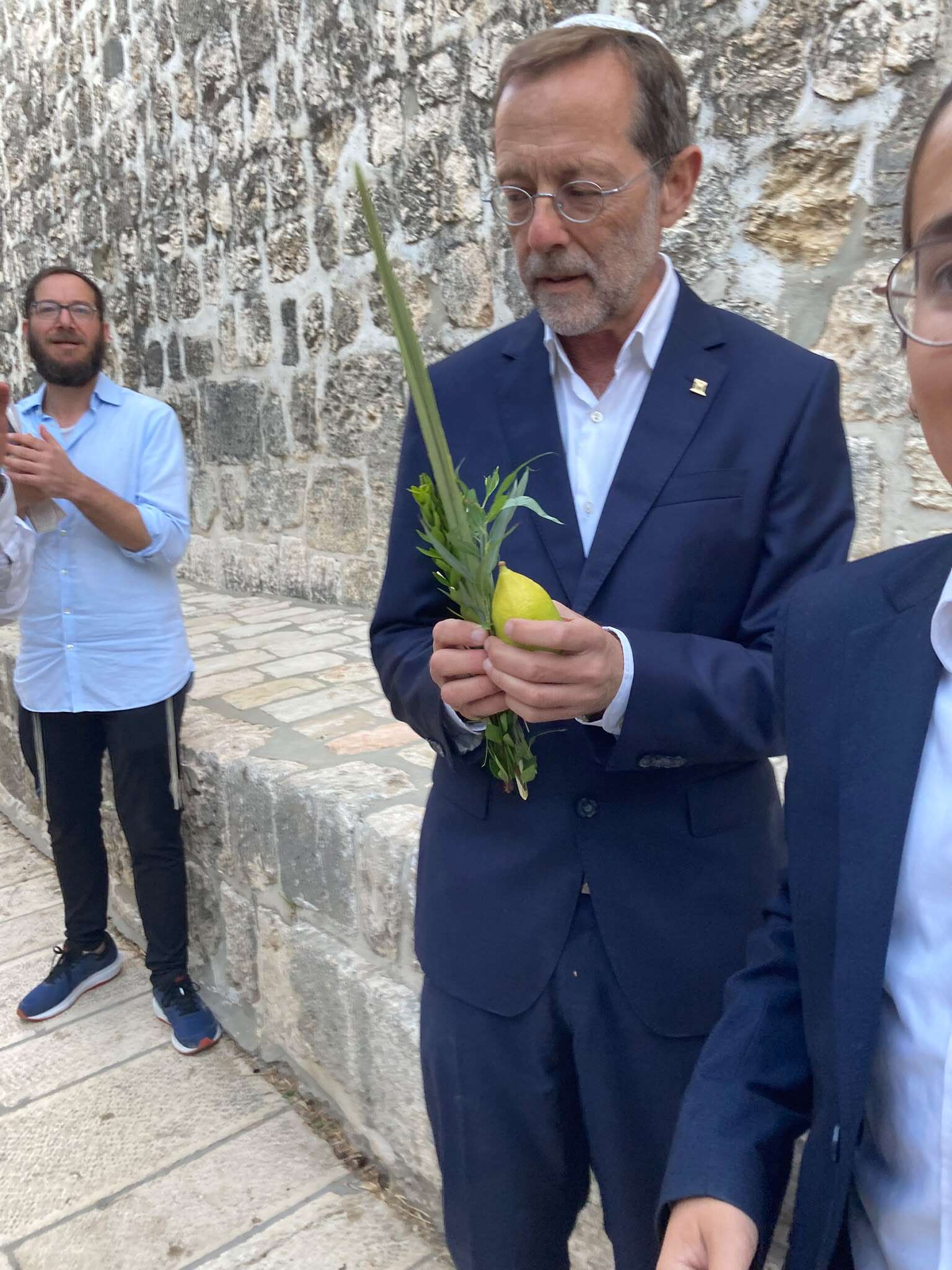 פייגלין נוטל לולב בהר הבית, בשבוע שעבר | בצלאל רדומסקי פייגלין נוטל לולב בהר הבית, בשבוע שעבר | בצלאל רדומסקי