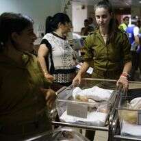 צוותים רפואיים וחיילי פיקוד העורף משתתפים בתרגיל המדמה מלחמה בגבול הצפון, במרכז הרפואי זיו בצפת, 29 ביוני 2016 | באסל עווידאת/פלאש90