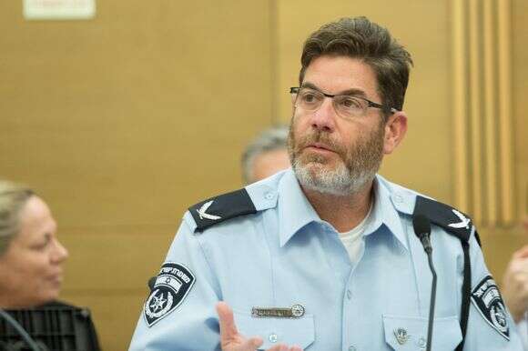קצין המשטרה ערן קמין, ראש חטיבת החקירות, משתתף בדיון השדולה למאבק באלימות כלפי צוותים רפואיים בכנסת, 14 בנובמבר 2017 | פלאש 90 קצין המשטרה ערן קמין, ראש חטיבת החקירות, משתתף בדיון השדולה למאבק באלימות כלפי צוותים רפואיים בכנסת, 14 בנובמבר 2017 | פלאש 90