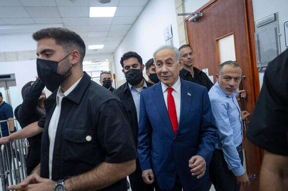 ראש הממשלה בנימין נתניהו מגיע לדיון במשפטו בבית המשפט המחוזי בירושלים, 11 באוקטובר 2026 | חיים גולדברג, פלאש 90 ראש הממשלה בנימין נתניהו מגיע לדיון במשפטו בבית המשפט המחוזי בירושלים, 11 באוקטובר 2026 | חיים גולדברג, פלאש 90