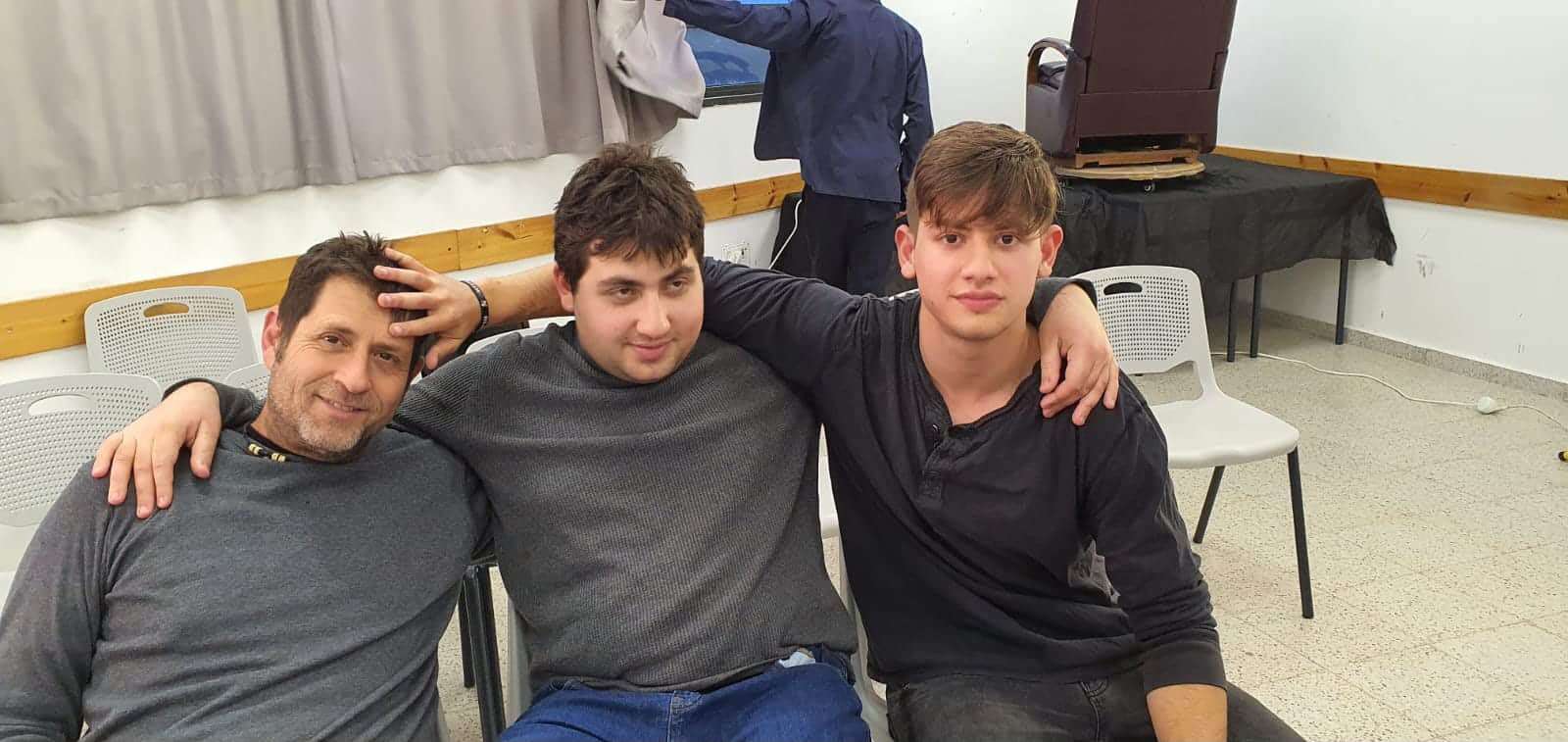 הדב השומר עליי: סתיו ולוטם רייכנטל בהצגה על אחאות ואוטיזם | מיכל ברגר הדב השומר עליי: סתיו ולוטם רייכנטל בהצגה על אחאות ואוטיזם | מיכל ברגר