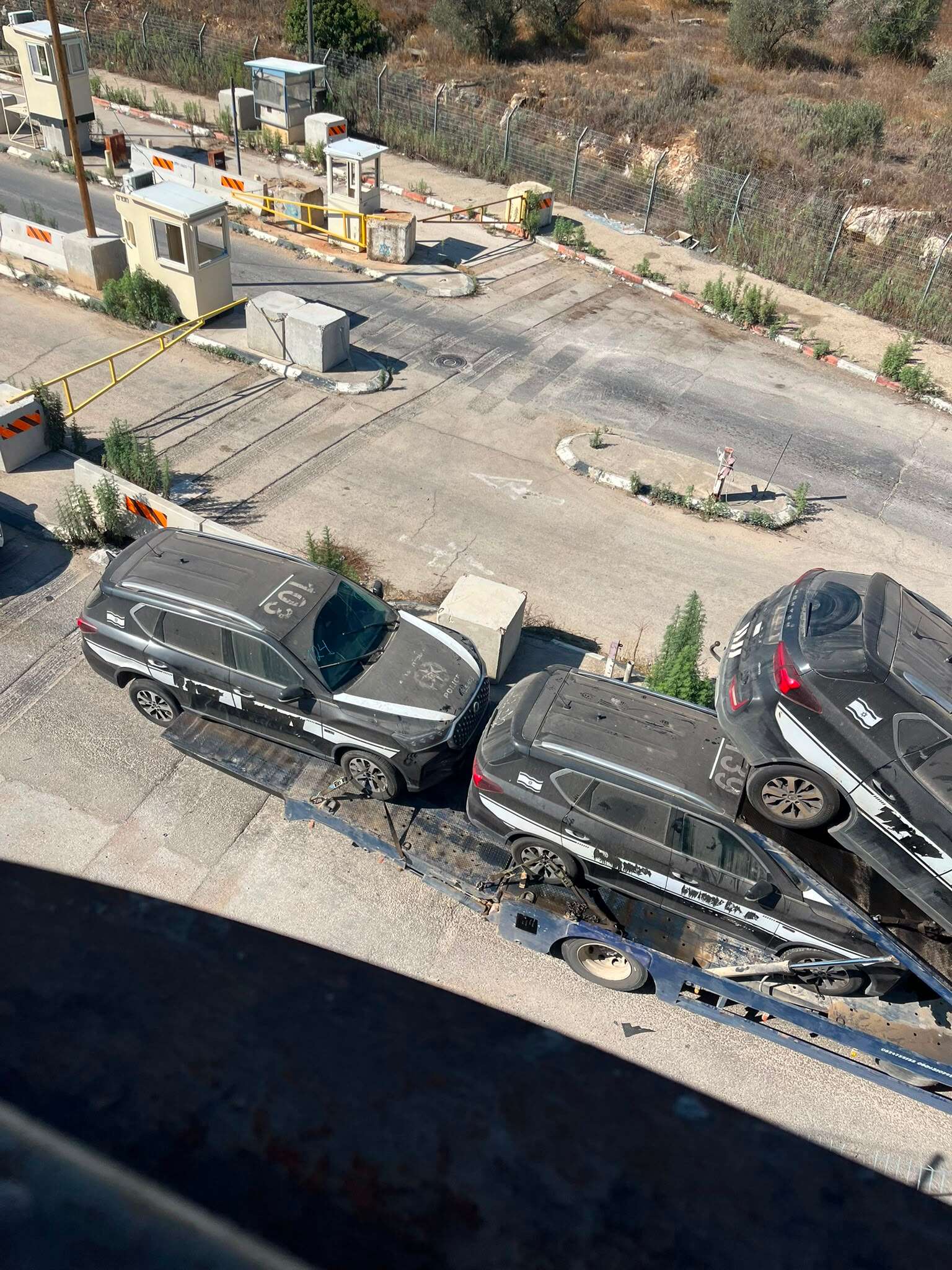 ניידות המשטרה במעבר "תאנים" | ללא קרדיט ניידות המשטרה במעבר "תאנים" | ללא קרדיט