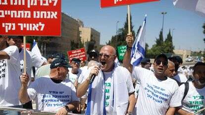עובדי מפעל רותם אמפרט מפגינים למען שמירה על מקומות עבודתם ועתיד המפעל | יח''צ