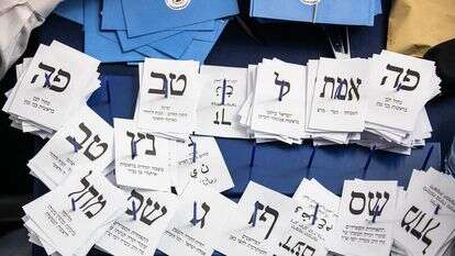 ספירת קולות בכנסת, יום לאחר בחירות ה'תש"ף - 2020 | אוליבייה פיטוסי, פלאש 90 ספירת קולות בכנסת, יום לאחר בחירות ה'תש"ף - 2020 | אוליבייה פיטוסי, פלאש 90