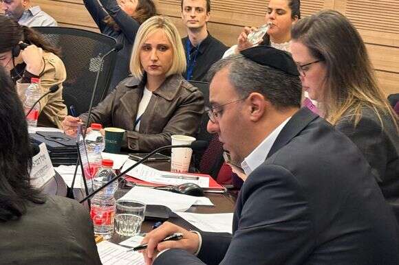 בועדה בכנסת | שירן פרץ בועדה בכנסת | שירן פרץ