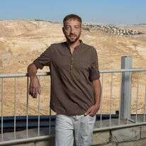 "מניטו עסק בשאלות הזהות שמטרידות את הצעירים היום". גלדצהלר | נעמה שטרן "מניטו עסק בשאלות הזהות שמטרידות את הצעירים היום". גלדצהלר | נעמה שטרן