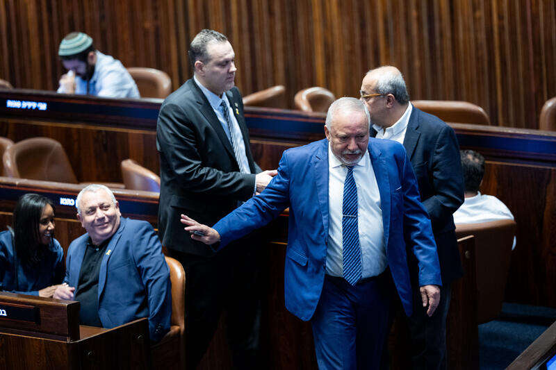 ליברמן מציב קו אדום לאיזנקוט: „לא נתמוך בשום ממשלת מיעוט”