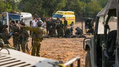טיפול בנפגעים בזירת האסון | אייל מרגולין, פלאש 90 טיפול בנפגעים בזירת האסון | אייל מרגולין, פלאש 90