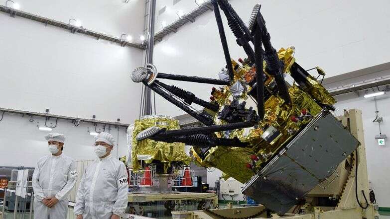 סוכנות החלל היפנית (JAXA) חושפת חללית עבור משימת חקר ירחי מאדים (Martian Moons eXploration), במרכז החלל טנגשימה במינמיטנה, דרום-מערב יפן | AP סוכנות החלל היפנית (JAXA) חושפת חללית עבור משימת חקר ירחי מאדים (Martian Moons eXploration), במרכז החלל טנגשימה במינמיטנה, דרום-מערב יפן | AP