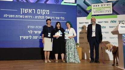 הזוכות בפרס מכון צומת ע"ש הרב רוזן | לירון מולדובן הזוכות בפרס מכון צומת ע"ש הרב רוזן | לירון מולדובן