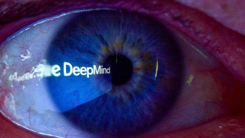 הלוגו של "גוגל דיפמיינד" (Google DeepMind) משתקף בעינו של אדם | AP הלוגו של "גוגל דיפמיינד" (Google DeepMind) משתקף בעינו של אדם | AP