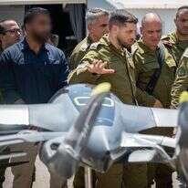 הרמטכ"ל, רא"ל אייל זמירבמחנה שורה, עם ראש אגף הטכנולוגיה והלוגיסטיקה, אלוף מישל ינקו | דובר צה''ל הרמטכ"ל, רא"ל אייל זמירבמחנה שורה, עם ראש אגף הטכנולוגיה והלוגיסטיקה, אלוף מישל ינקו | דובר צה''ל