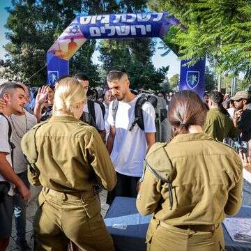 סוגיית הגיוס תשפיע על קולות הצעירים. מתגייסים, אילוסטרציה | צילום: עודד קרני, פלאש 90