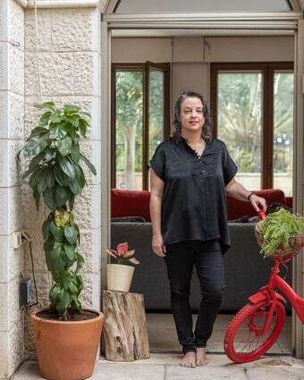 "לעבור מהניפוץ הכואב לתודעה חיובית". יעקבס | אבישג שאר-ישוב "לעבור מהניפוץ הכואב לתודעה חיובית". יעקבס | אבישג שאר-ישוב