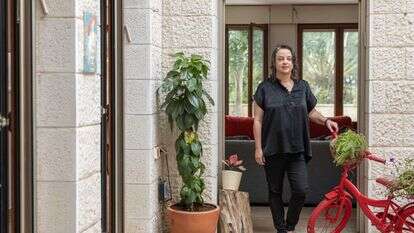 "לעבור מהניפוץ הכואב לתודעה חיובית". יעקבס | אבישג שאר-ישוב "לעבור מהניפוץ הכואב לתודעה חיובית". יעקבס | אבישג שאר-ישוב