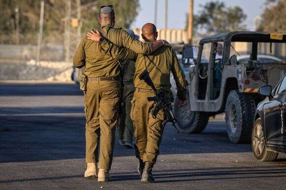 "נתנו עדיפות למילואימניקים" | צפריר אביוב, פלאש 90 "נתנו עדיפות למילואימניקים" | צפריר אביוב, פלאש 90