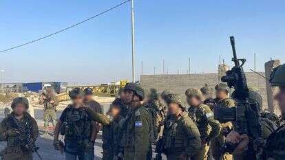 כוחות צה"ל במקום הפיגוע במחסום תרקומיא, חשון תשפ"ז (אוקטובר 26) | דובר צה"ל כוחות צה"ל במקום הפיגוע במחסום תרקומיא, חשון תשפ"ז (אוקטובר 26) | דובר צה"ל