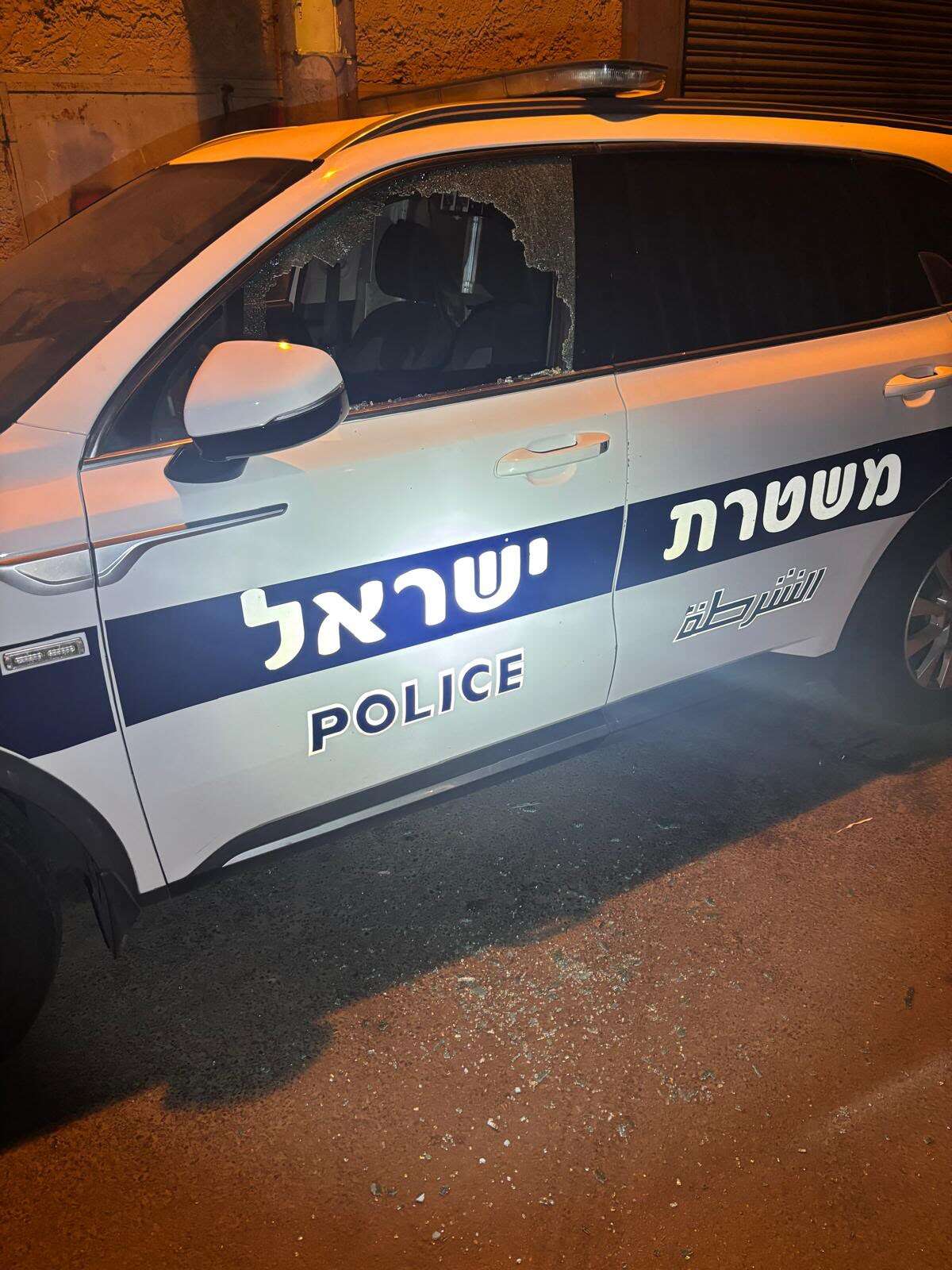 עם פטיש ברחובות: נתין זר ניפץ שמשות של ניידות ואמבולנסים