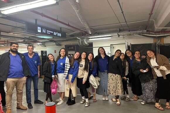 פעילי תנועת עזרא מתנדבים במהלך המלחמה | תנועת עזרא פעילי תנועת עזרא מתנדבים במהלך המלחמה | תנועת עזרא