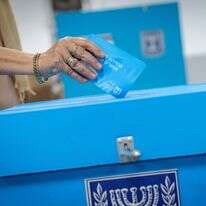 ישראלים מצביעים בקלפי בבני ברק ביום הבחירות לכנסת, 27 באוקטובר 2026 | חיים גולדברג, פלאש 90 ישראלים מצביעים בקלפי בבני ברק ביום הבחירות לכנסת, 27 באוקטובר 2026 | חיים גולדברג, פלאש 90